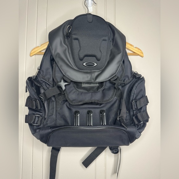 Oakley Other - Oakley Black Men's Backpack kitchen sink